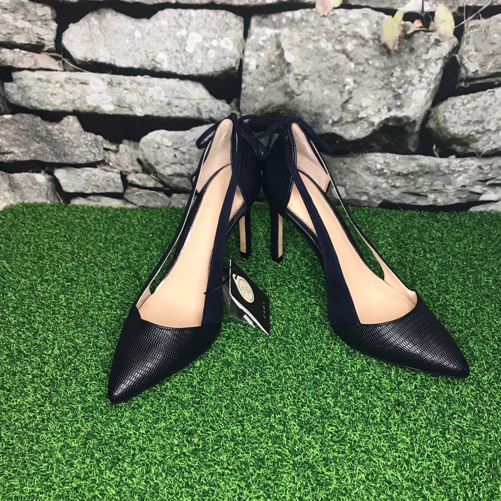 ZARA woman cut out embossed leather Bow Navy pumps
